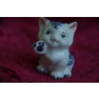 Статуэтка фарфоровая  " Котик "    целая  , высота 7,5 см