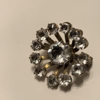 Старенькая брошь. Европа.