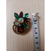 Брошь в винтажном стиле