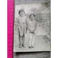 Старое фото. Девочки