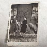 Фотография. История СССР в лицах. Две подружки. Март 1959 г. Винтаж.