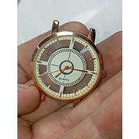 Кварцевые часы  . С рубля .