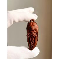 Подвеска Велес в обличии медведя. Красное дерево