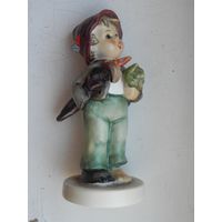 Фигурка Мальчик с зонтиком M.J.Hummel (Goebel) Германия.