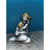 СТАТУЭТКА ФАРФОРОВАЯ МАТЕРИНСТВО. МАТ И ДИТЯ.