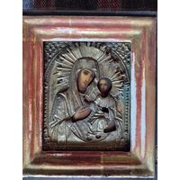 Икона в киоте под стеклом