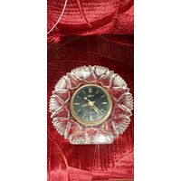 Часы маяк в хрустале можно на стену можно на стол. В работу.