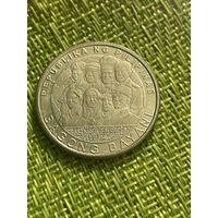 Филиппины 5 писо ( песо ) 2014 г ( Филиппинские герои, за рубежом)