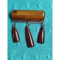 Брошь с янтарем