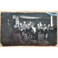 Фото военного ансамбля. До 1943 г. 10х17 см.