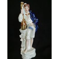 Статуэтка "ЮНОША С МАНДОЛИНОЙ" ПОЛЬША, 60ГГ.