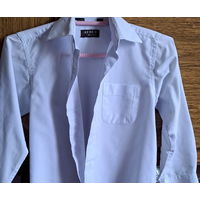 Рубашки белые на мальчика 5-7лет, б.у-2шт, в отличном состоянии