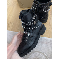 Ботинки сапоги полусапоги полуботинки Zara Кожа 38. Классные стильные брендовые ботинки из натуральной кожи. Клепки, стразы. Очень удобные!  Размер 38.  Отличное состояние. Всего за 79 руб.  Могу высл