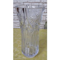 Хрустальная ваза для цветов с декоративной огранкой эпохи СССР.