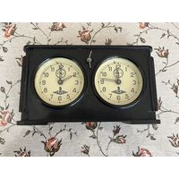 Часы шахматные. Бакелитовые. В ремонт или на запчасти. Корпус с дефектами.