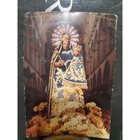 Статуя Девы Марии с Младенцем