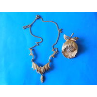 Колье и брошь.