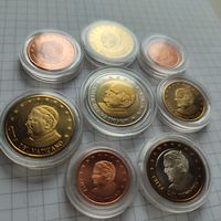 Набор пробных монет евро в озноменование избрания папы Бенедикта 16 .Выпуск 2005 года Ватикан.
