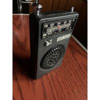 Первая  модель-1977 года, портативного радиоприёмника "Олимпик" -питание от кроны.