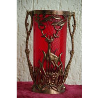 Ваза красное  стекло   " Олень " 21,5 см