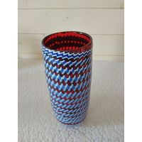 Ваза . красное стекло с узором. Завод Неман