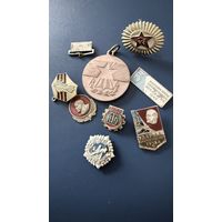 Значки( состояние на фото)