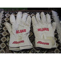 Лайковые перчатки сборной Беларуси с зимней Олимпиады в Нагано.