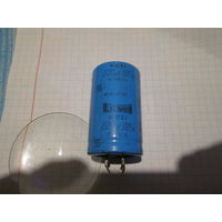 Конденсатор 220мкф385в.