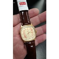 С 1 рубля! Часы Чайка медицинские кварц Au. Без репассажа. Состояние на фото. Ремень за отдельную плату если нужен..