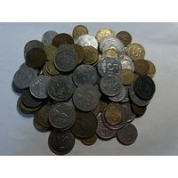 100 монет разных стран