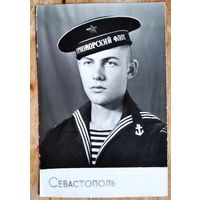 Фото военного моряка Черноморского флота. Севастополь. 1970 г. 9х12 см
