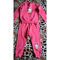 Пижамка-костюм красный с зайчихой на  4-6лет, р.110-116, б.у, как новый