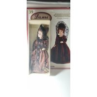 Фарфоровая кукла. В упаковке