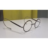 Антикварные очки  в оригинальном футляре .конец 19 века