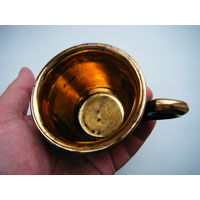 Винтажная чашка с обильной позолотой.