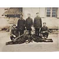 Фото ПМВ  Группа немецких штурмовиков на отдыхе.Оригинал