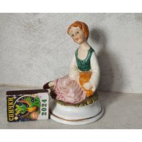 Статуэтка девочка  в ремонт