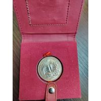 Серебряная школьная медаль БССР образца 1985 года 40мм 3мм 25 грамм в оригинальном футляре .