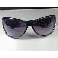 Солнцезащитные очки в черной пластиковой оправе с градиентными линзами фиолетового оттенка.   Бренд  KAIDI .Предсезонная распродажа Винтажных солнцезащитных очков с рубля !