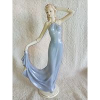 Статуэтка, красивая, интерьерная. 29см. Девушка в платье.