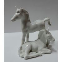 Статуэтка фарфоровая "Лошади" 70-е годы Германия. Высота 8.5 см.
