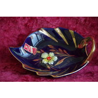 Ваза фарфоровая ( мелочница )   ( 11,5 см х 15 см , высота 5 см )    целая