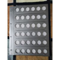 ЛИСТ-ПЛАНШЕТ. Для 36 монет. Внутри, удобные задвигающиеся пластины. Размер листа 230Х300 мм.