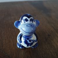Статуэтка фарфоровая Обезьяна Шимпанзе, Гжель
