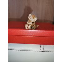 Фарфоровая статуэтка "Котик", высота 3.5 см., клеймо Англия.