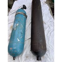 Прочный стальной баллон, на фото  ПРАВЫЙ,  высокого давления-150 ат, для запуска двигателя Т-34 сжатым воздухом-схема на фото 2.