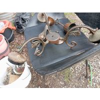 Разобранная литая люстра на 3 плафона  , полный комплект . Винтаж .