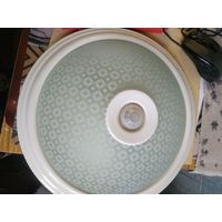 Светильник настенный,потолочный на две лампы с датчиком движения. 30см на  30см.