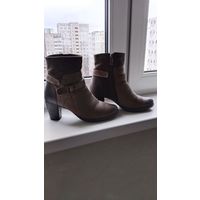 Сапоги женские.