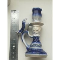 Фарфоровый подсвечник. Есть скол. ( см. последнее фото). С рубля.